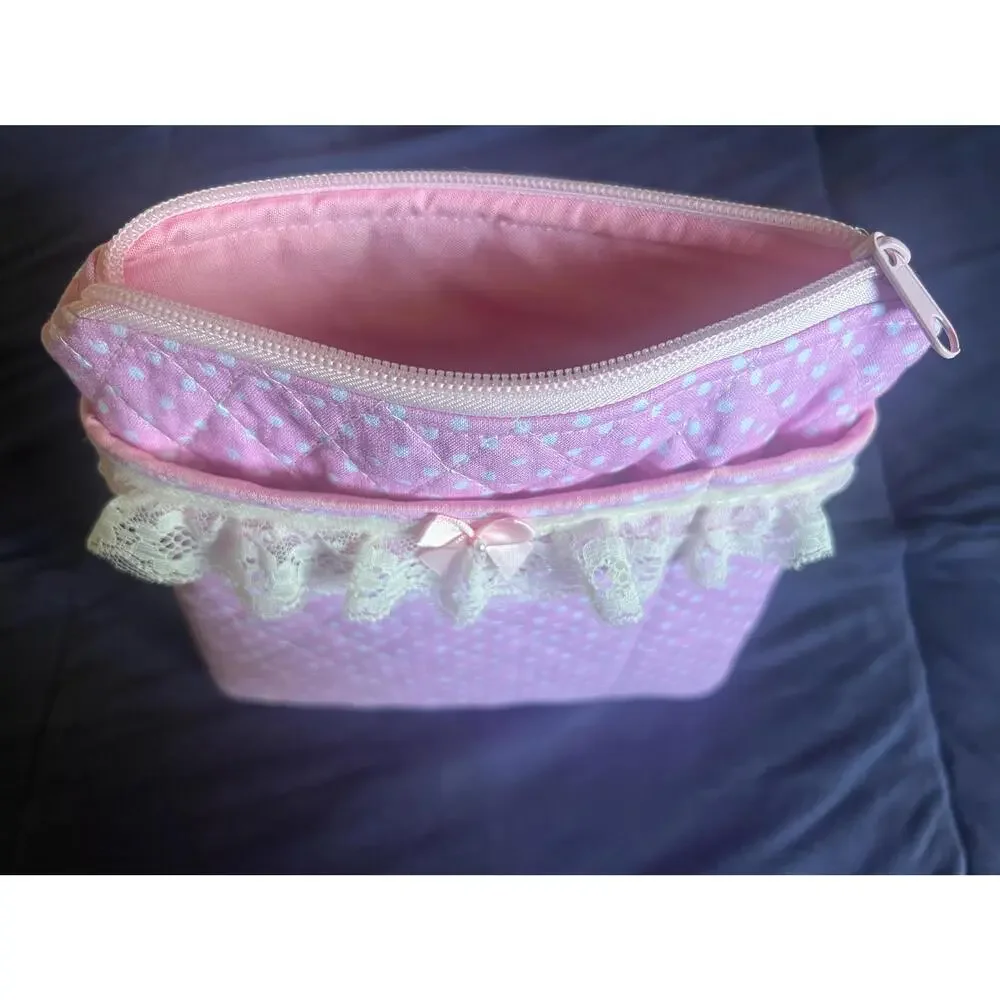 NWOT Handmade Quilted, Bow Kindle Sleeve, Lace Trimmed Front Pocket, Top Zipper